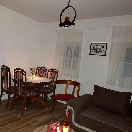 Vila Paramida Savnik Buitenkant foto